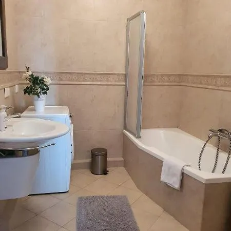 Sea Towers Apartment *